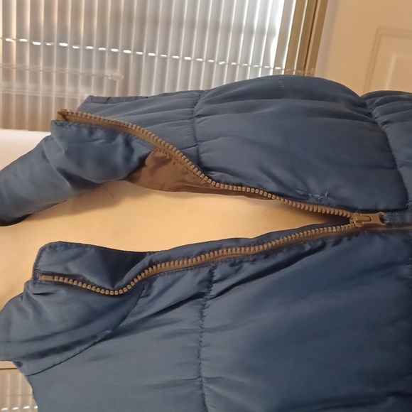4/$80 Blue Puffy Vest - Size Medium - Picture 2 of 9